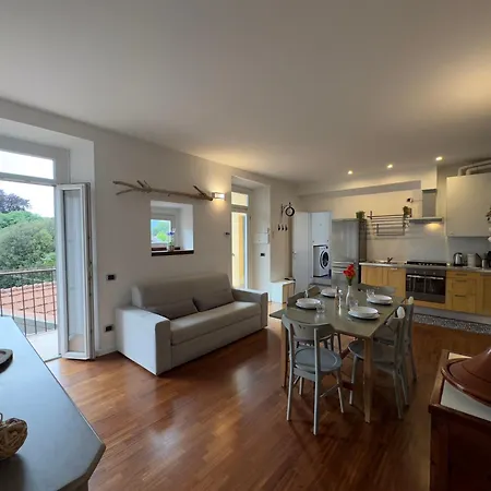 Casa Valeria - A Due Passi Dal Traghetto Apartmán *
